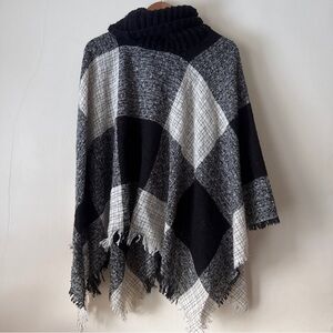 NWT Anne Klein Black and Gray Plaid Poncho